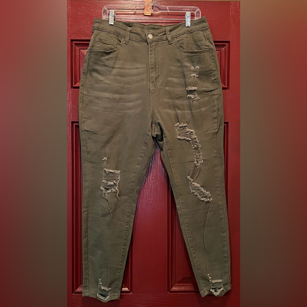 SHEIN Olive Distressed Straight Leg Jeans